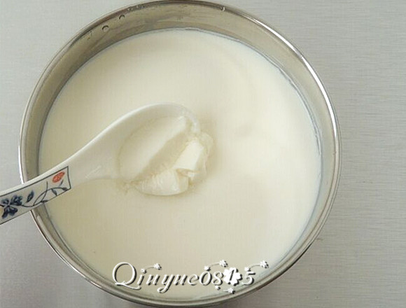 谷物果粒酸奶#健康美颜餐#,这是刚做出来的酸奶,冷却后放冰箱冷藏。