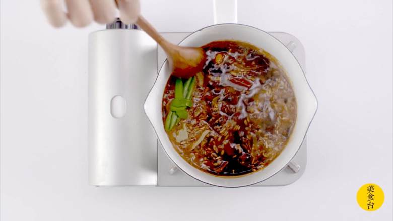 自制三种调味酱油,3-3 转小火熬制10分钟