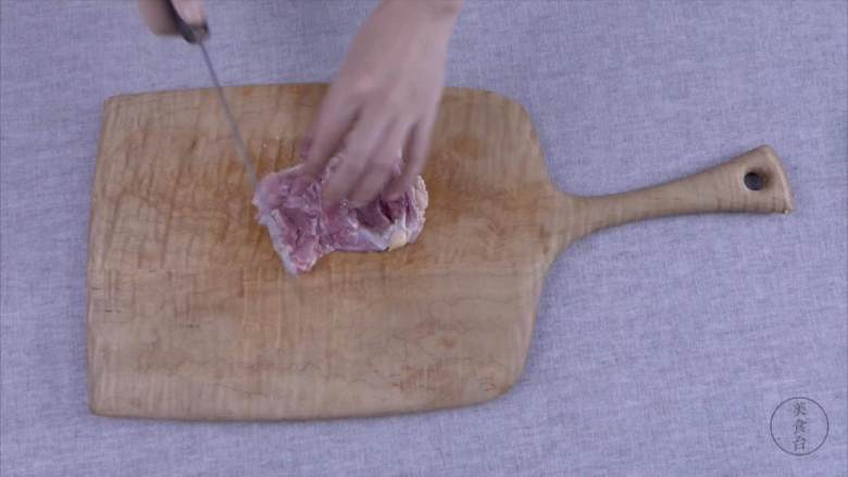 自制咖喱做的鸡肉 秒杀餐馆,<a style='color:red;display:inline-block;' href='/shicai/ 29'>洋葱</a>切条，鸡肉切块
