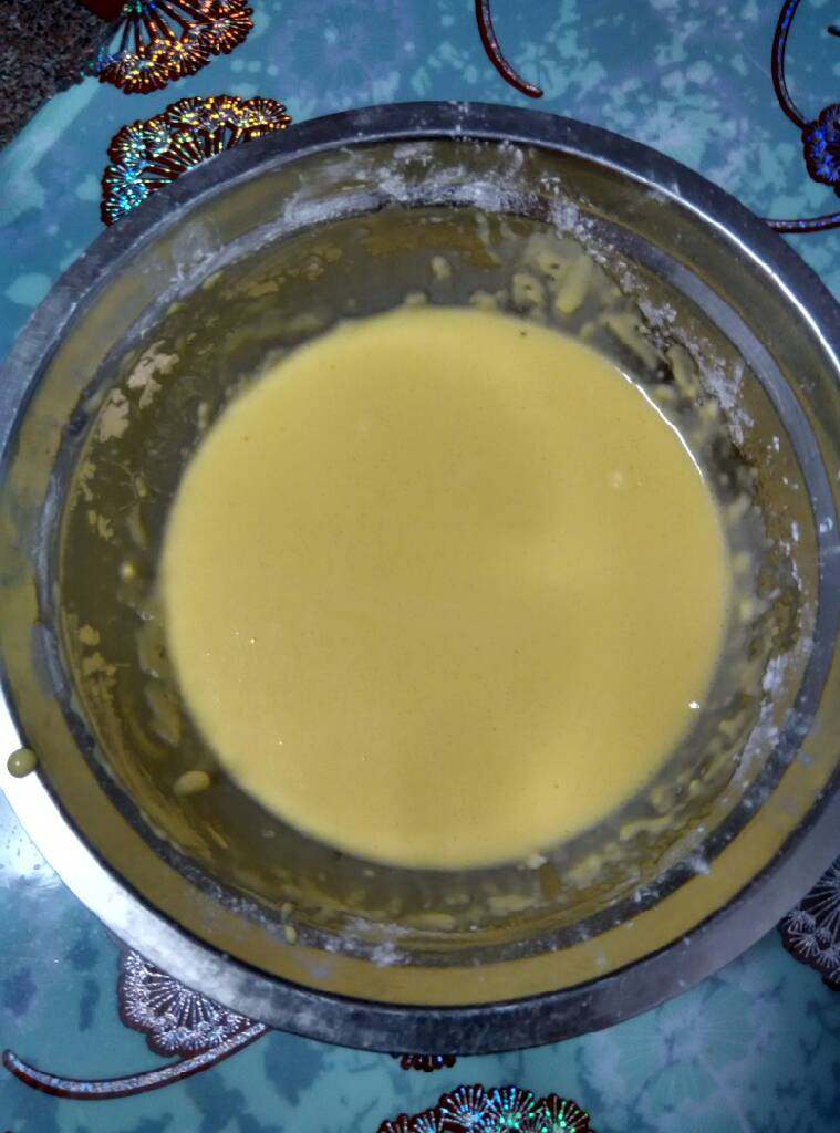 炸茄盒,面粉,淀粉,按1:1的比例,鸡蛋一个,加适量水,调成糊。