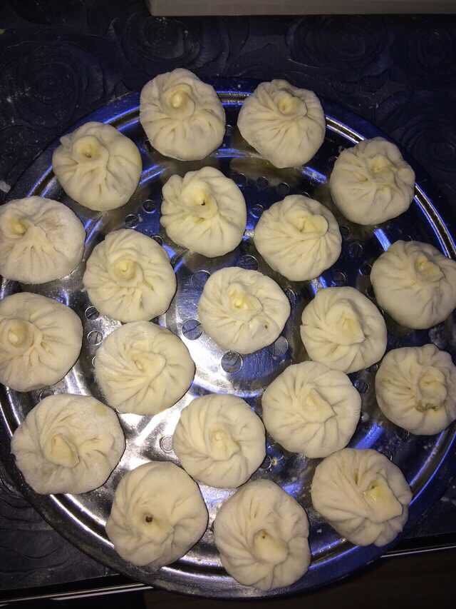 猪肉葱花迷你小笼包,包好就可以放入冰箱中冷藏