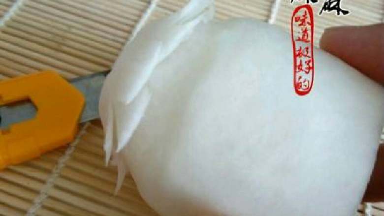 萝卜花,第2圈中间切斜片,如图,依次进行