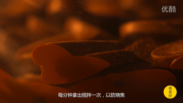 橙香巧克力舒芙蕾,融化<a style='color:red;display:inline-block;' href='/shicai/ 874'>巧克力</a>：取300克<a style='color:red;display:inline-block;' href='/shicai/ 874'>巧克力</a>放入微波炉，中高火加热，加热2~3分钟，每分钟拿出搅拌一次，以防烧焦，直至<a style='color:red;display:inline-block;' href='/shicai/ 874'>巧克力</a>完全融化