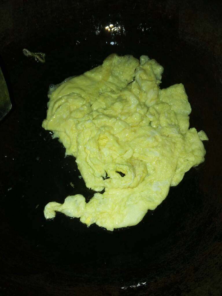 丝瓜炒鸡蛋,炒鸡蛋。鸡蛋不能炒的太老。