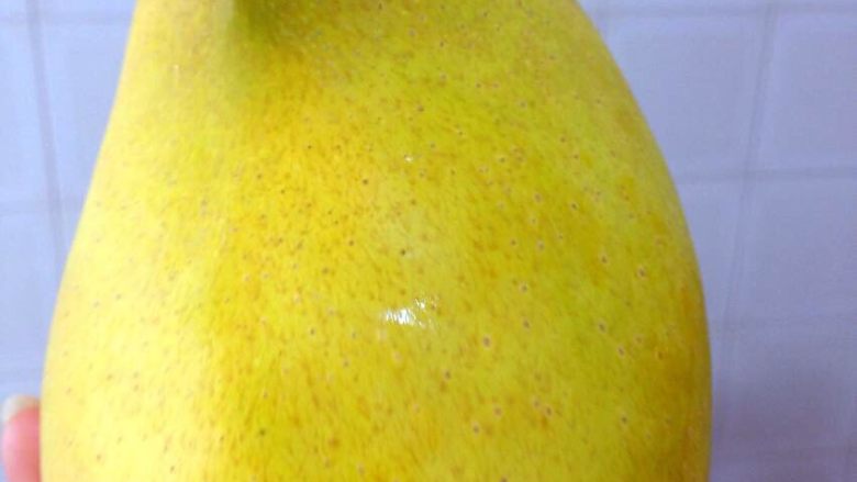 芒果西米露,选择一只熟透的芒果