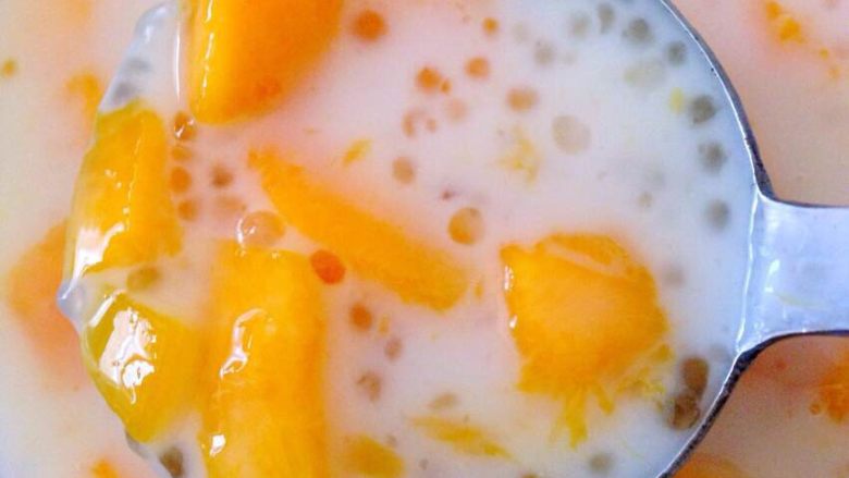 芒果西米露,西米用小火煮透，也可以换成椰子奶