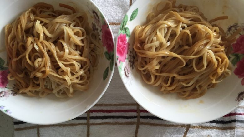 改良版油泼面,。