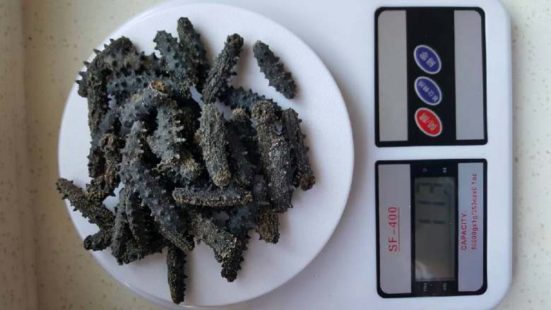 泡发海参,选150~180头小海参,一次泡发50只.