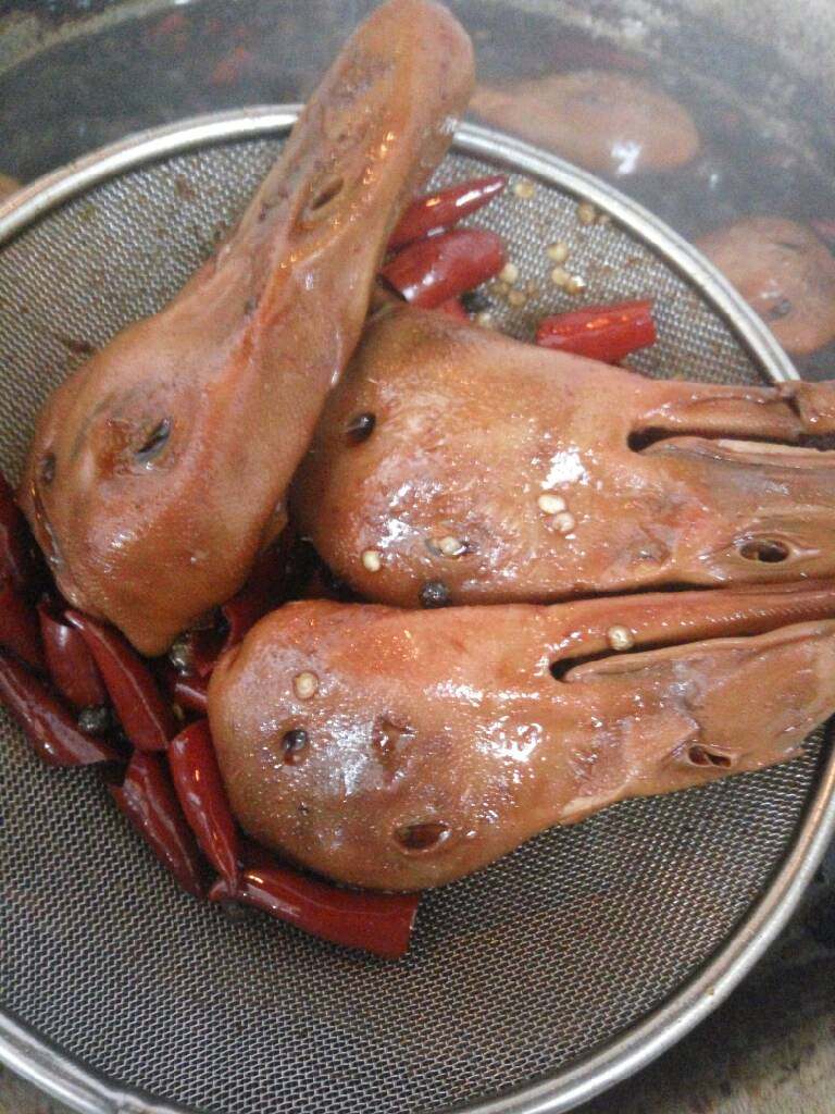 麻辣卤鸭头,鸭头不要煮太久了,耙了不好吃