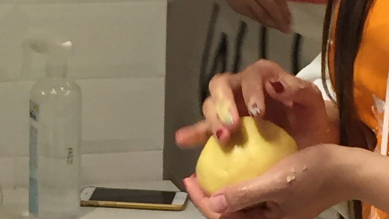#春日烘焙教室# 草莓塔,糅合成一个圆滑的面团