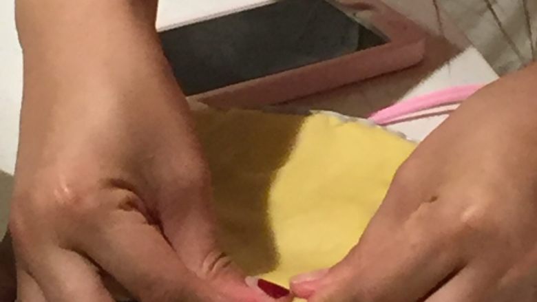 #春日烘焙教室# 草莓塔,捏光滑