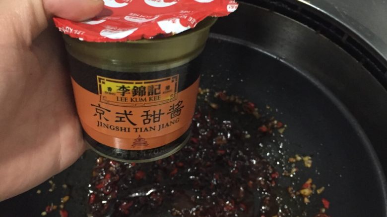 好好ci牌 香菇牛肉酱
,太辣啦,放了<a style='color:red;display:inline-block;' href='/shicai/ 712'>甜面酱</a>!