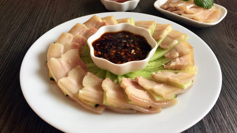 蒜泥白肉(肥肉版),美味的蒜泥白肉快来品尝吧
肥肉较多的蒜泥白肉