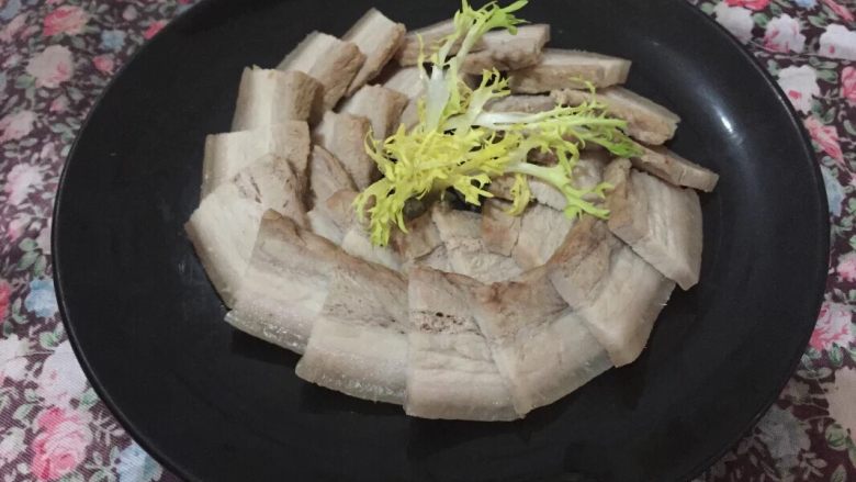 蒜泥白肉(肥肉版),瘦肉较多的蒜泥白肉