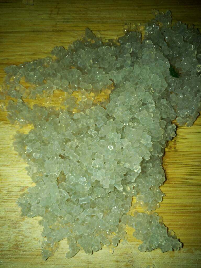 水饺,在切粉条。粉条切的细点。包水饺子的时候好包。