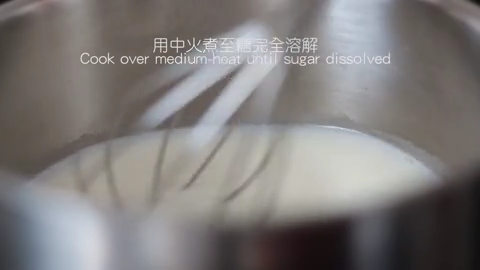 伯爵茶牛奶布丁,<a style='color:red;display:inline-block;' href='/shicai/ 219'>牛奶</a>180ml，<a style='color:red;display:inline-block;' href='/shicai/ 10588'>糖</a>1.5汤匙倒入锅里，用中火煮至<a style='color:red;display:inline-block;' href='/shicai/ 10588'>糖</a>完全溶解