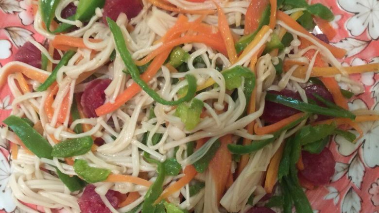 三色炒,然后盛出来以后，炒一下<a style='color:red;display:inline-block;' href='/shicai/ 61'>青椒</a>