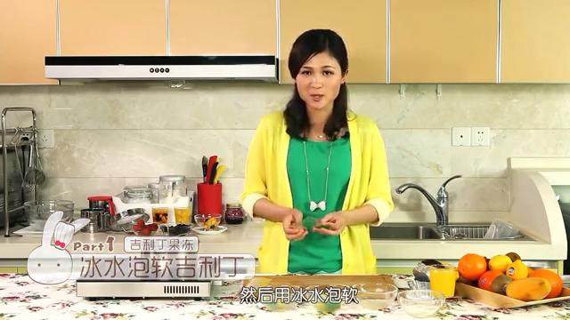 意大利水果布丁,鱼胶粉的话可以直接用泡软的碗隔水融化,吉利丁片需要冰水泡软再隔水融化