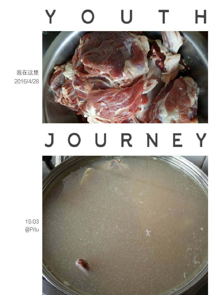 羊肉泡馍,羊肉洗净,放进锅里开始炖了