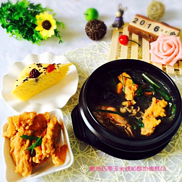 #年夜饭#黄油、红枣、葡萄干、玉米发糕,配上海鲜、蔬菜、小酥肉是不是棒棒哒、撑死宝宝了😍😍😍