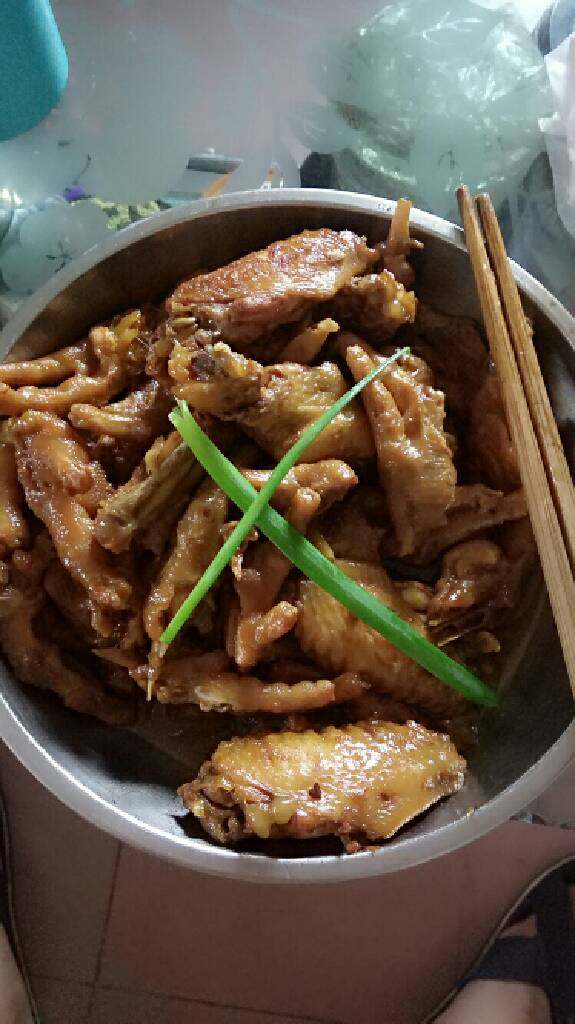 可乐鸡翅,在放<a style='color:red;display:inline-block;' href='/shicai/ 911'>可乐</a>