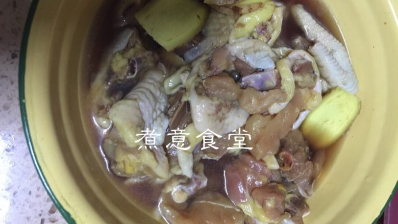 芋仔炒鸡🐔,<a style='color:red;display:inline-block;' href='/shicai/ 94'>鸡肉</a>放姜和料酒腌一下