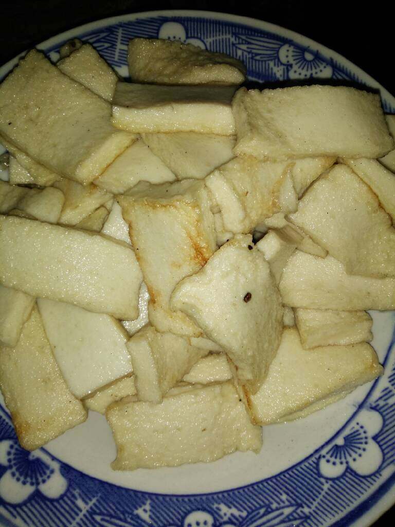 小炒千叶豆腐,豆腐切块过油