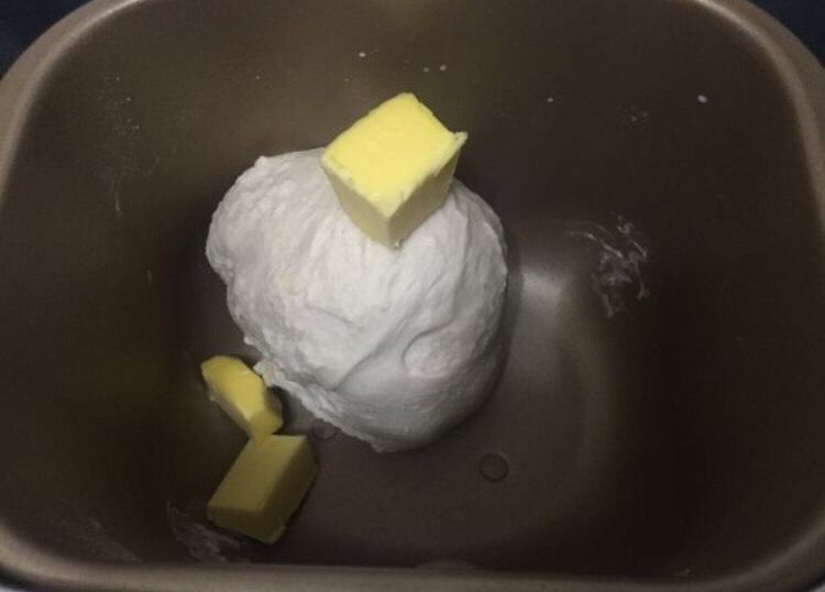 蔓越莓面包,之后放入主料里面的黄油,继续揉面20分钟