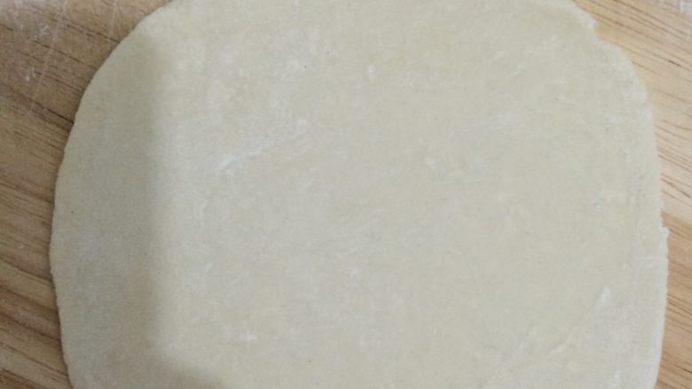韭菜盒子,擀成稍大一点的面皮