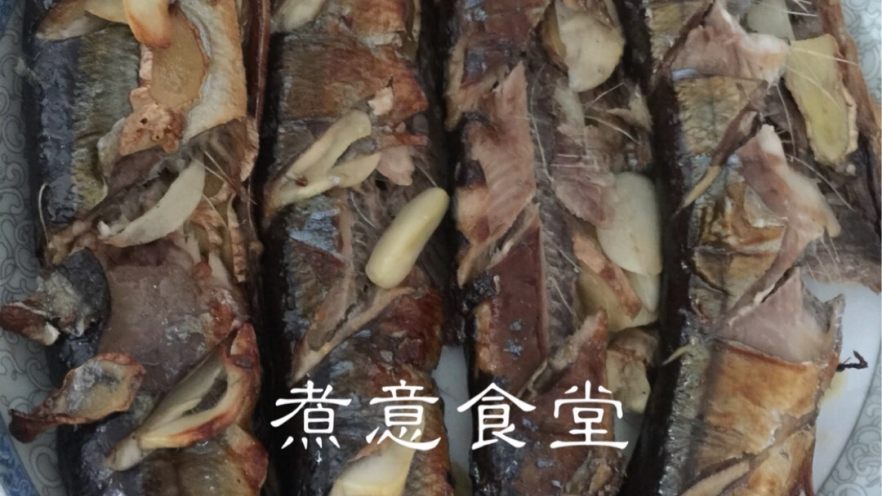 蒜香柠汁盐烤秋刀鱼
