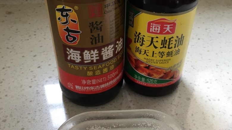 香煎鸡翅中,准备好调味品