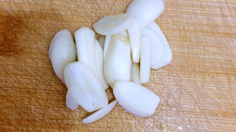 清炒莴笋,蒜切片