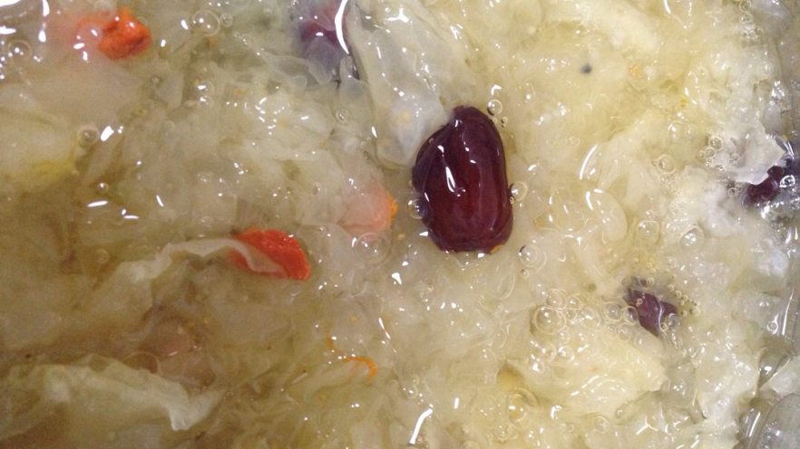 银耳红枣枸杞汤