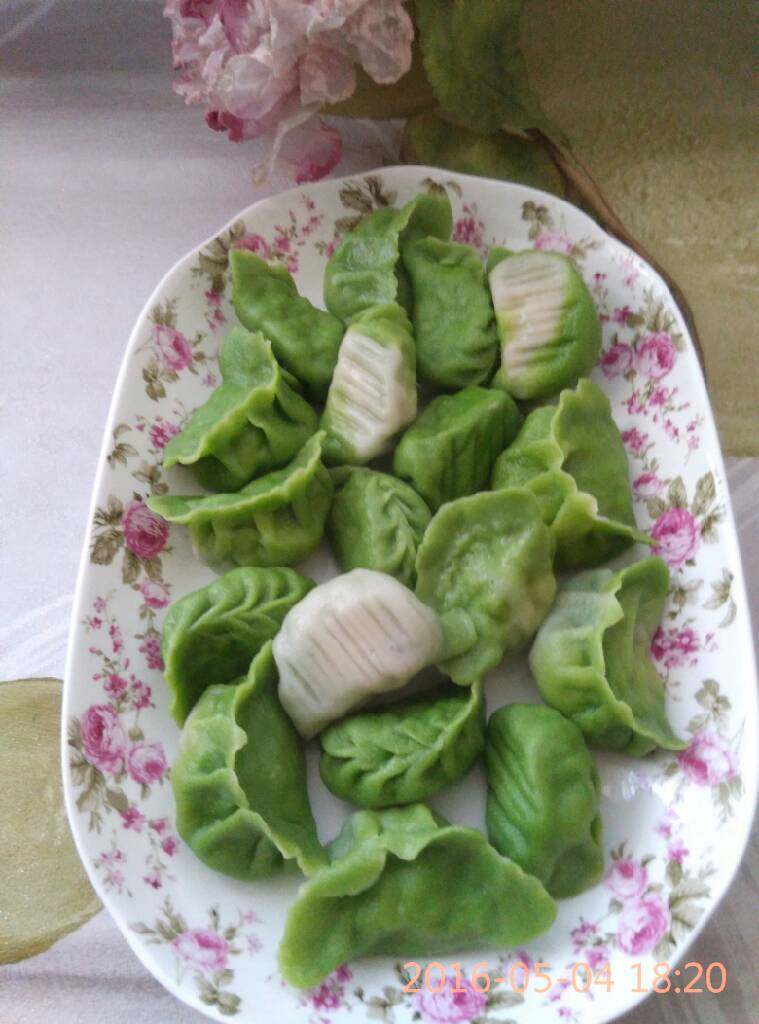 刘记:翡翠槐花馅饺子,漂亮的翡翠饺子出锅喽