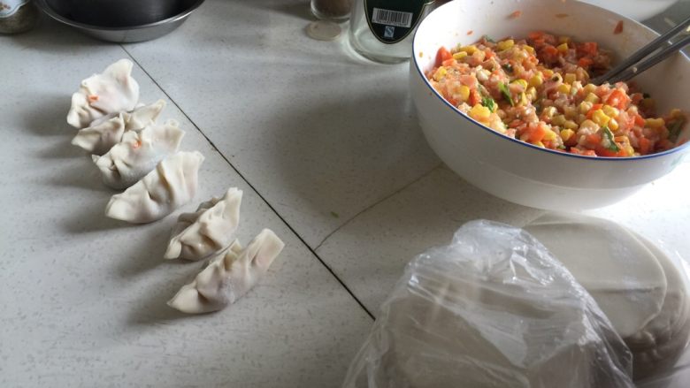 玉米胡萝卜饺子,开始包饺子!
