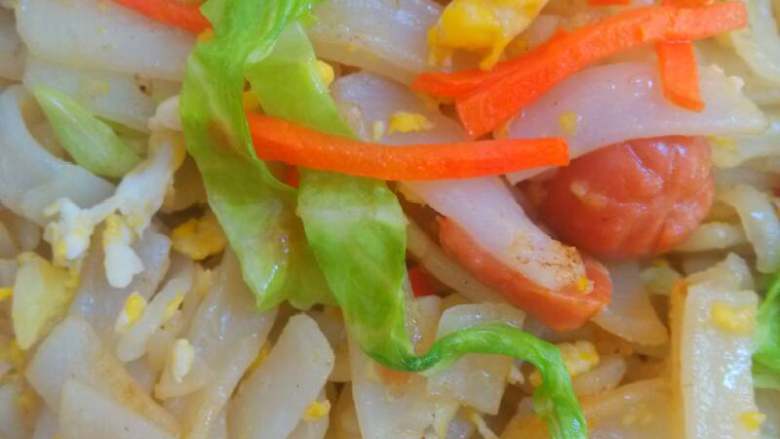 素炒河粉,装盆，几分钟美味就出来了！