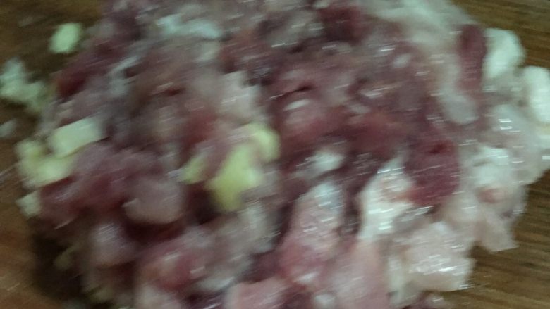 撅撅馃,瘦肉切丁（拍花了将就下）