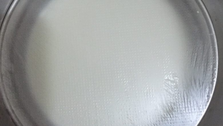 榴莲,芒果糯米糍,盖层保鲜膜,入蒸锅蒸15至20分钟熟透