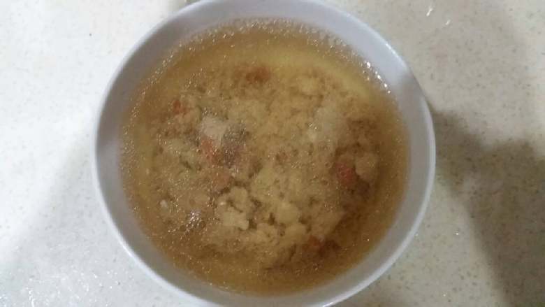 炖瘦肉水,一碗充满爱❤的瘦肉汤就做好了,记得加点盐。