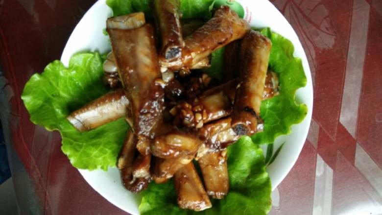 糖醋排骨,过油小火炸至金黄