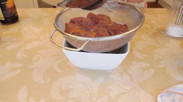 黑椒猪肝,猪肝过滤一遍去除液体