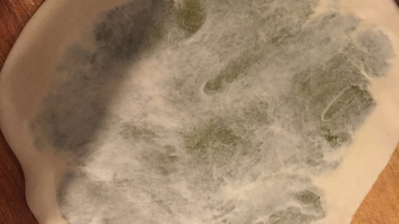 抹茶酥,拿擀面杖推开至0.5厘米厚