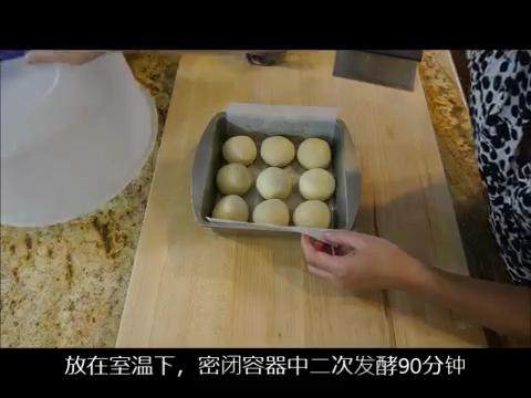 简单的小餐包(厨师机版),装入模具发酵90分钟