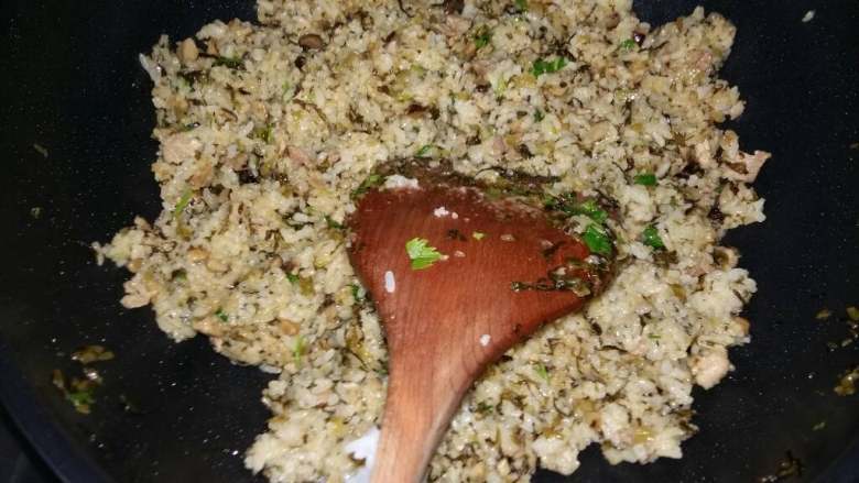 咸菜炒饭,咸菜炒饭完成了