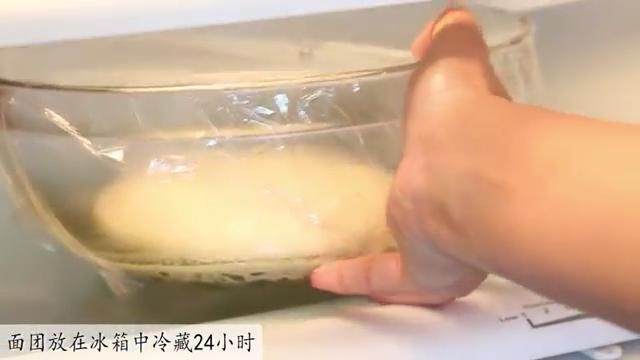 肉丸披萨,容器喷油，覆上保鲜膜，冰箱冷藏24小时