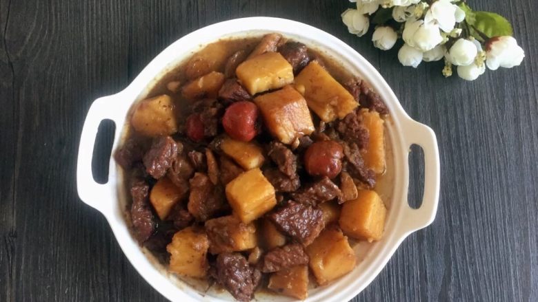 土豆炖牛肉,美味的土豆炖牛肉,下饭必备。