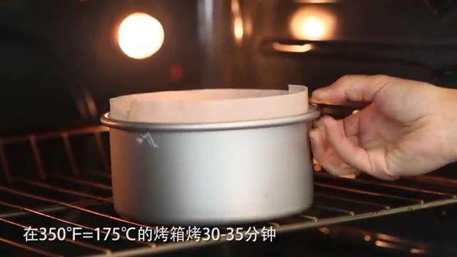 日式草莓奶油蛋糕,175摄氏度烤箱中烤30-35分钟