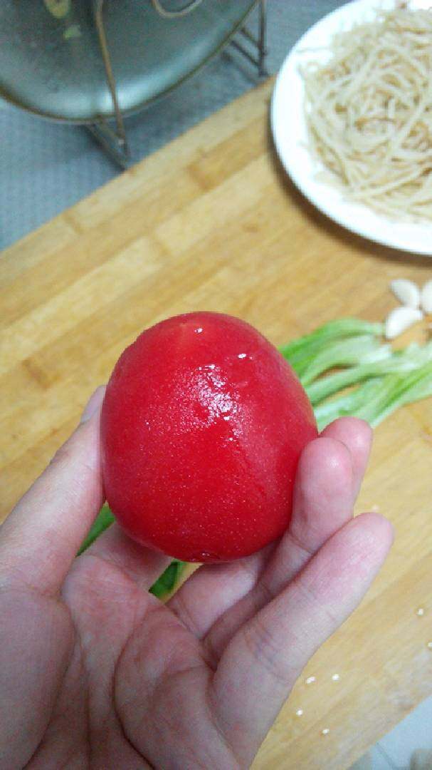 炒饼,西红柿去皮了哦~