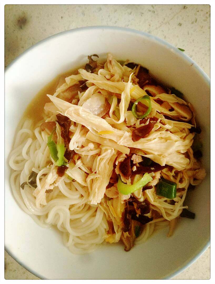 香菌肉丝面