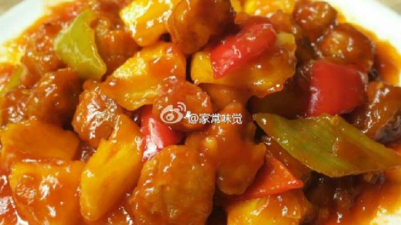 菠萝咕噜肉,出锅,装盘即可。